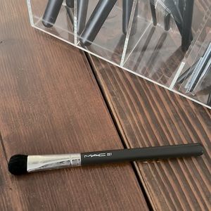 MAC brush # 227